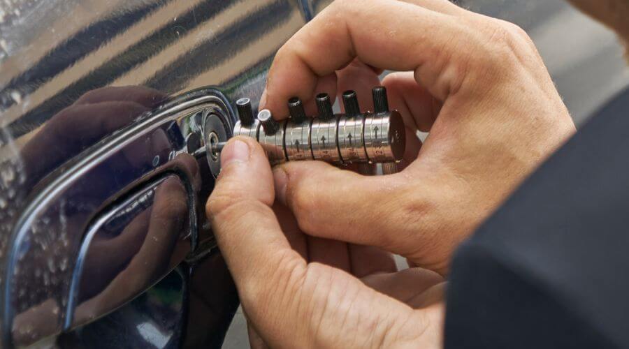 Professional New roof installation in Hartford City, IN